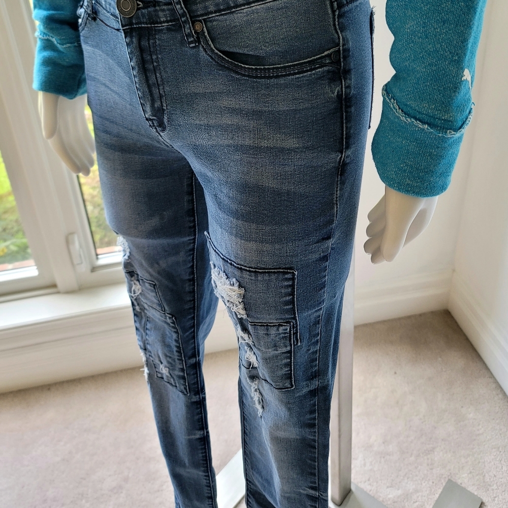 Elite Jeans Women's Distressed and Ribbed Denim Size 7/8